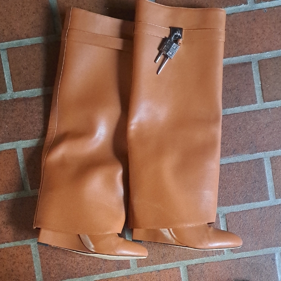 Source Unknown Shoes - Source Unknown Tan Knee-High Leather Heeled Boots